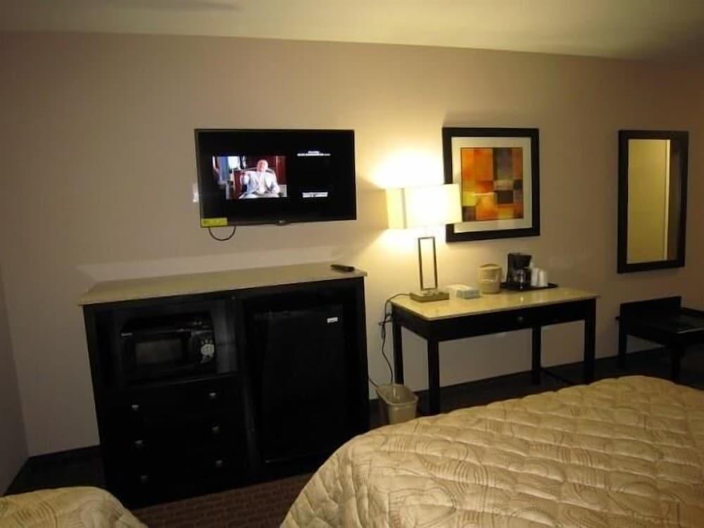 Red Carpet Inn And Suites Monmouth Jtc photo 10