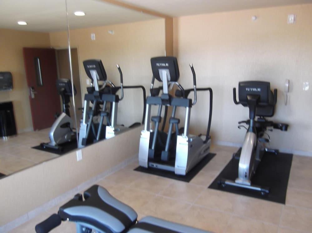 Stanton Inn & Suites photo 40