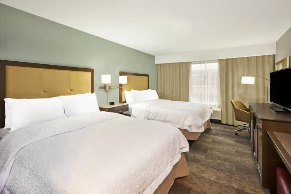 Hampton Inn by Hilton Detroit Dearborn photo 5