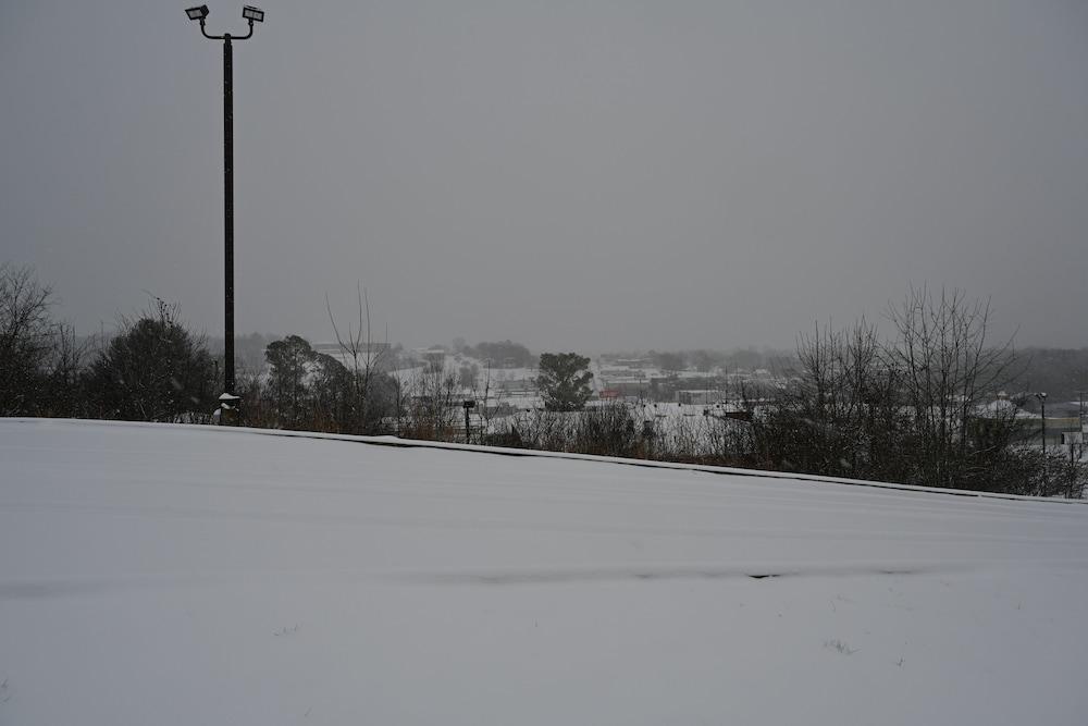 Giles Hotel Inn & Suites photo 41