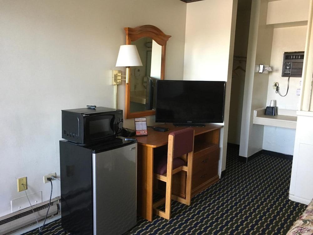 Norton Shores Inn photo 9