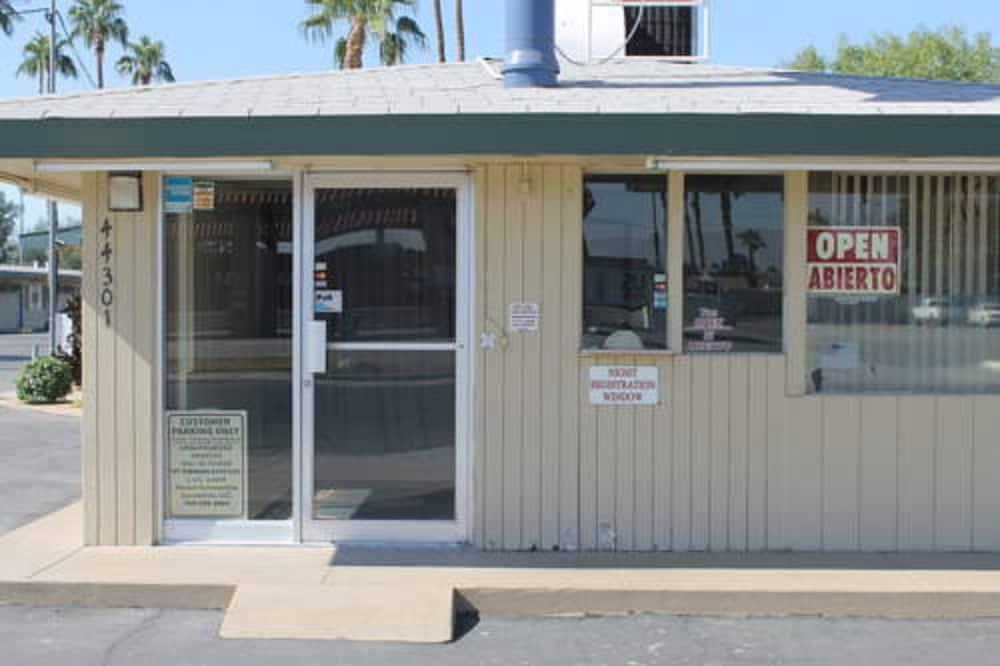 Indio Holiday Motel photo 8