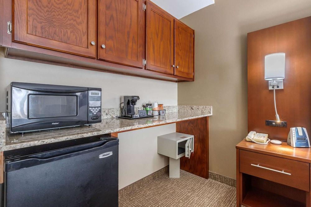 Comfort Suites Johnson City near University photo 17