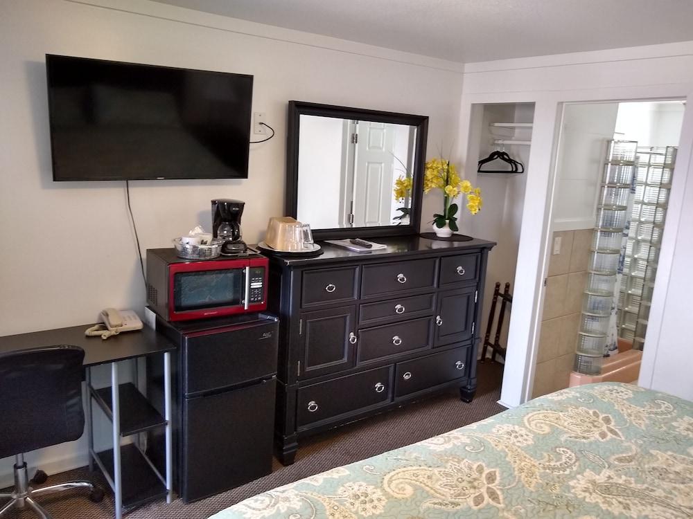 Holiday Motel photo 6