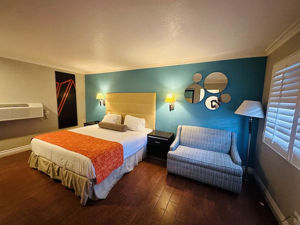 Casa Blanca Hotel - Orange photo 27