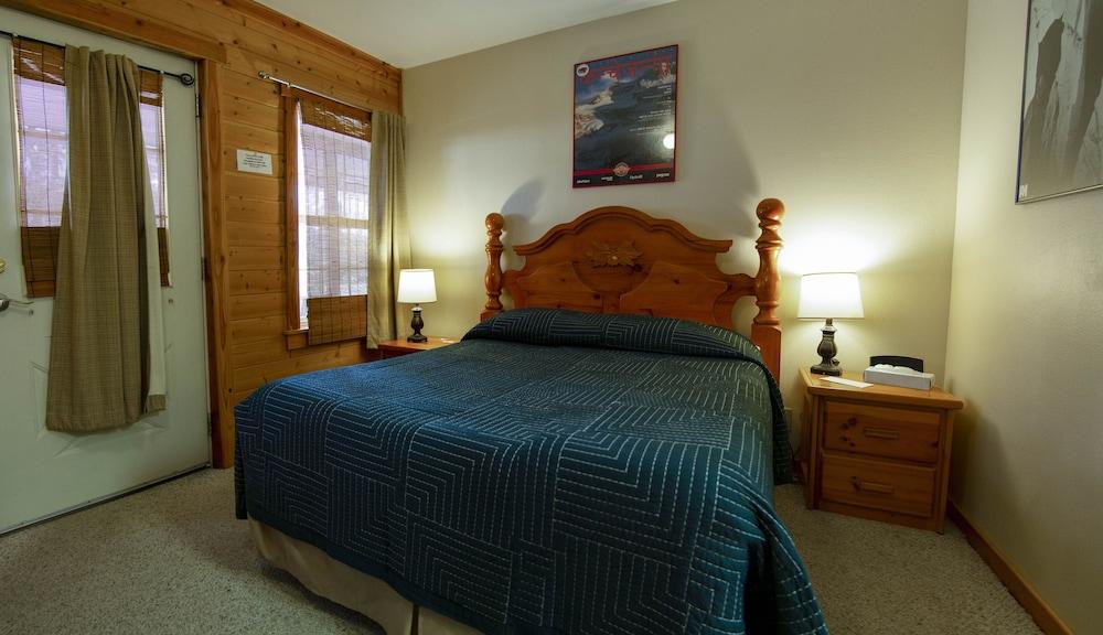 Whittaker's Motel & Historic Bunkhouse photo 64