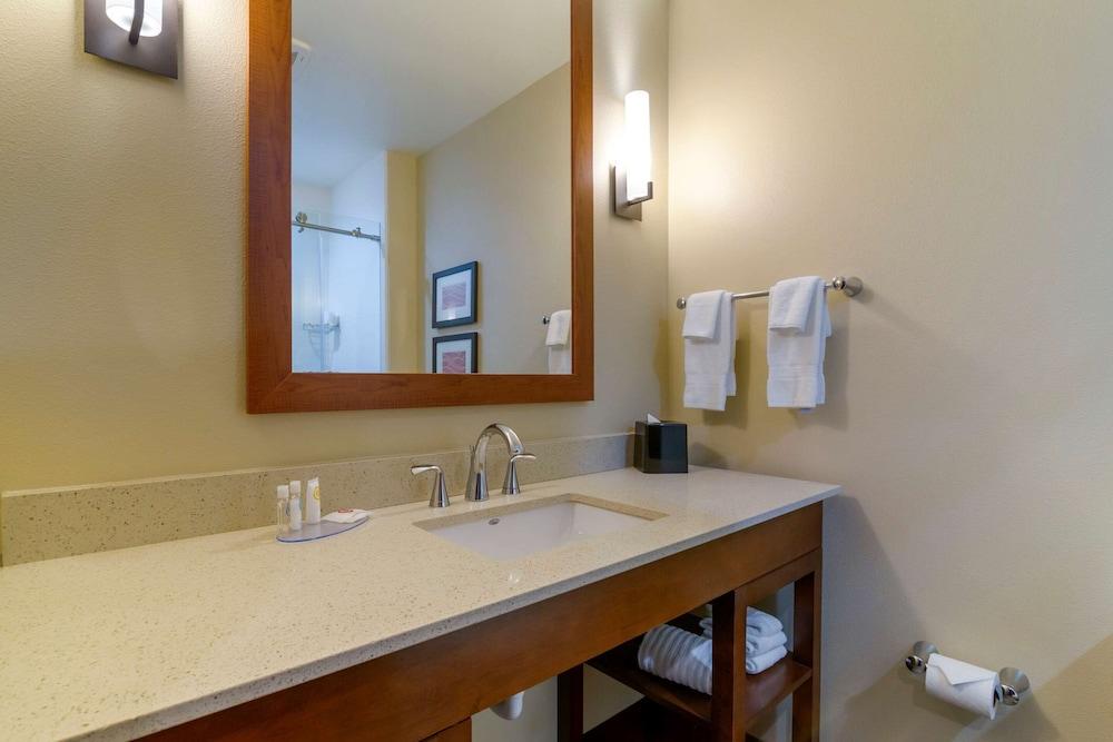 Comfort Inn & Suites Mandan - Bismarck photo 22