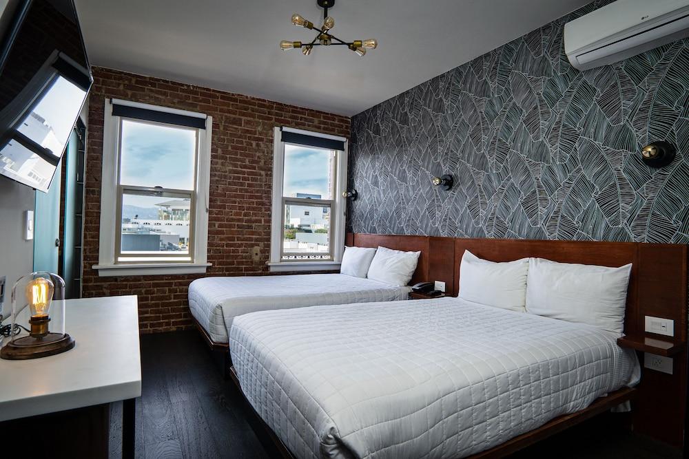 H Hotel photo 3
