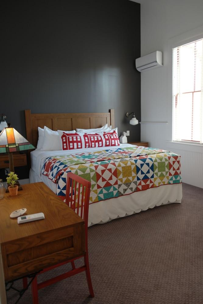Amelia Schoolhouse Inn photo 11