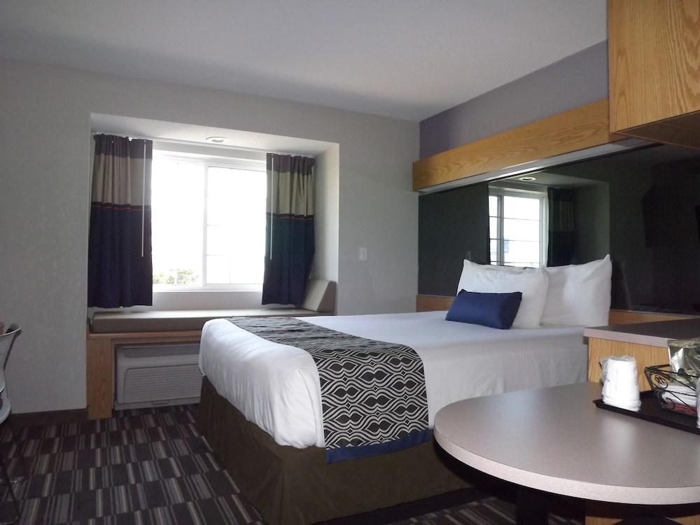 Microtel Inn & Suites by Wyndham Ames photo 9