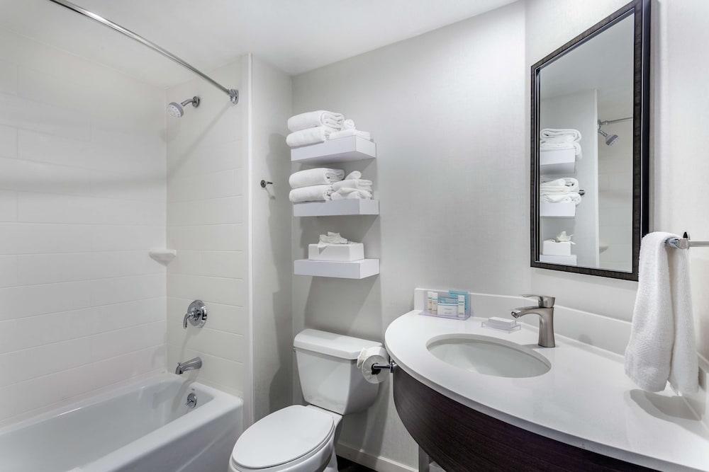 Hampton Inn Milwaukee-Airport photo 15