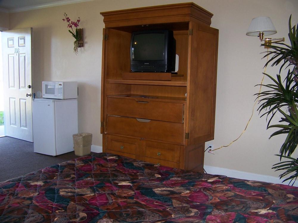 Emerald Sands Inn photo 13