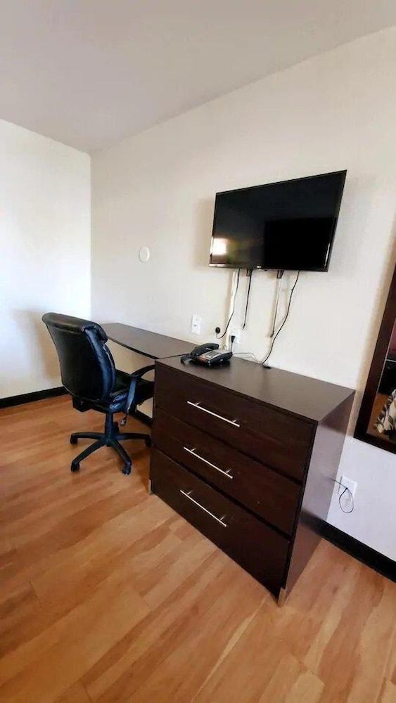 Sacramento Inn & Suites photo 3