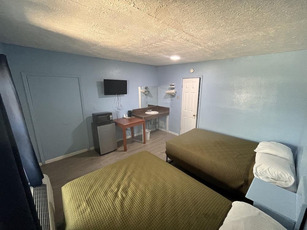 Packsaddle Motel photo 11