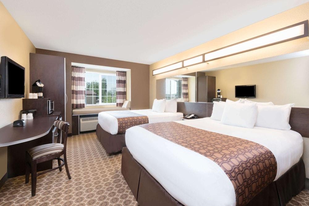 Microtel Inn & Suites by Wyndham Dickinson photo 15
