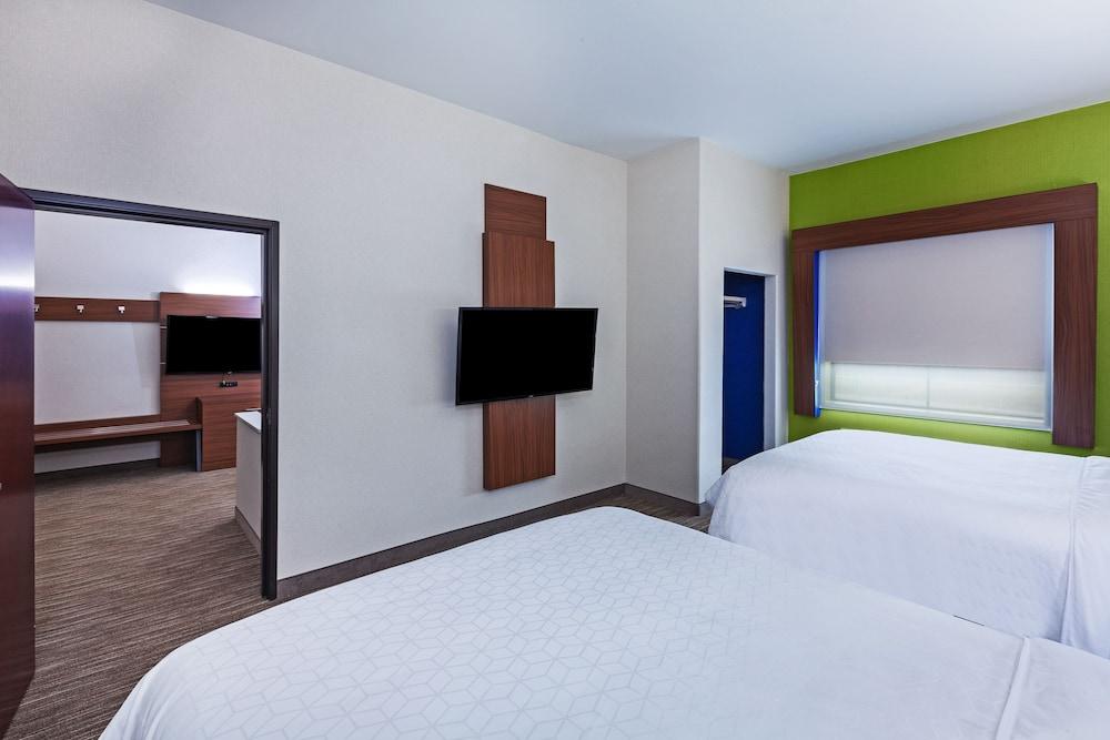 Holiday Inn Express and Suites Longview South I20 by IHG photo 2