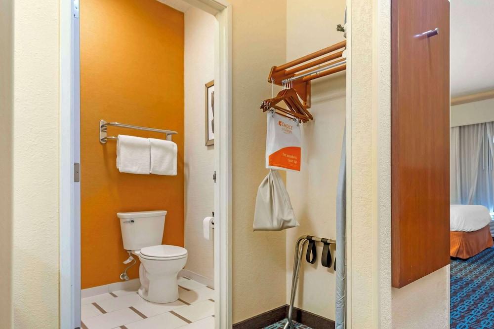 Comfort Inn & Suites Green Bay Stadium Area photo 13