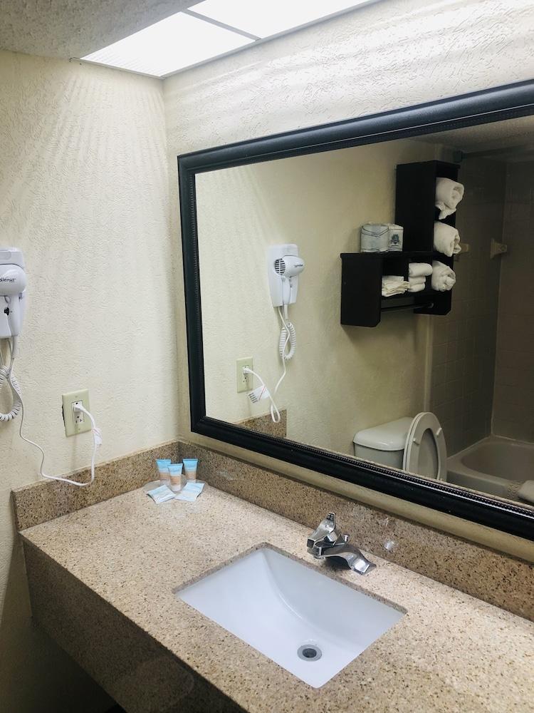 Quail Inn & Suites photo 43