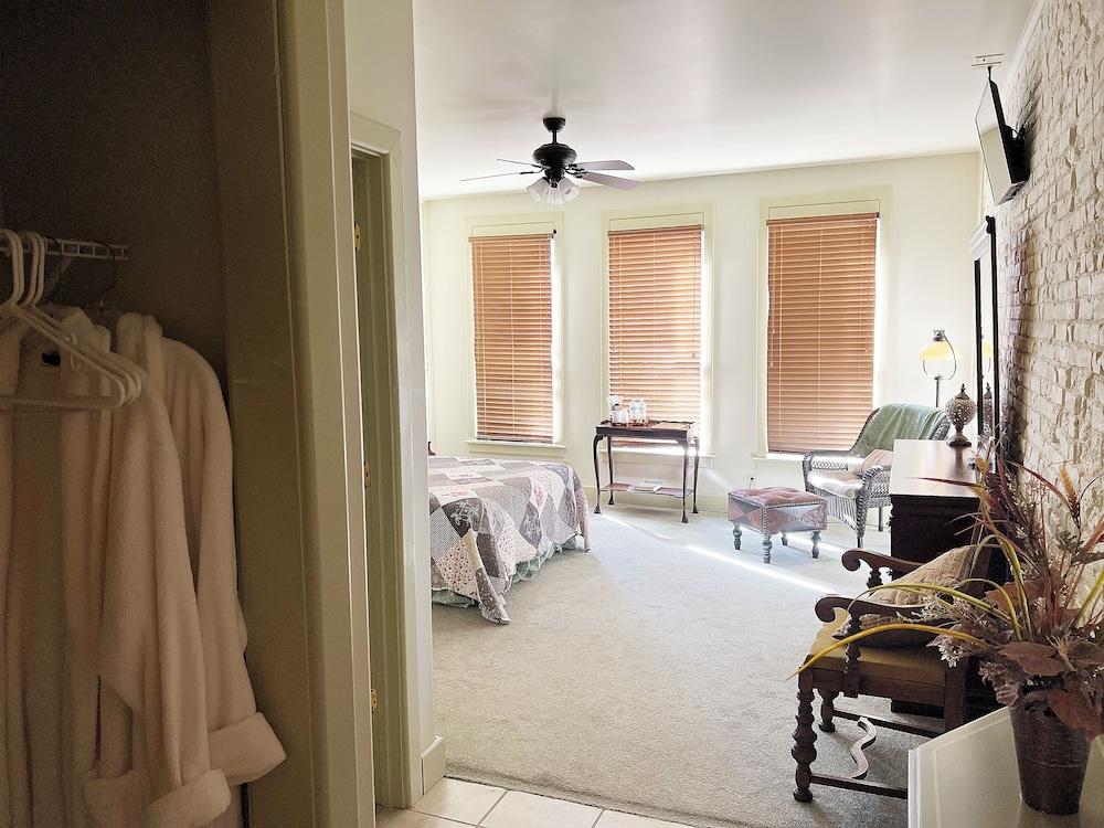 The Eagles Nest Inn photo 1