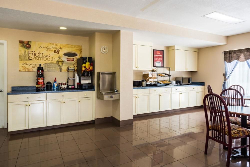 Econo Lodge Picayune photo 25