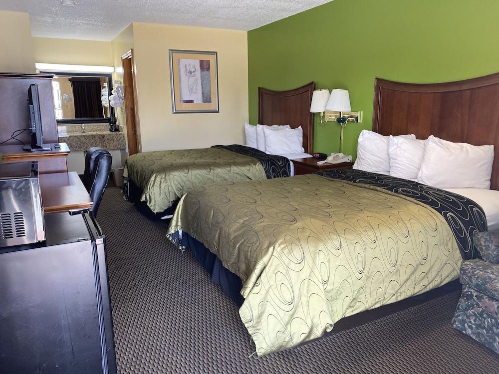 Rodeway Inn photo 6