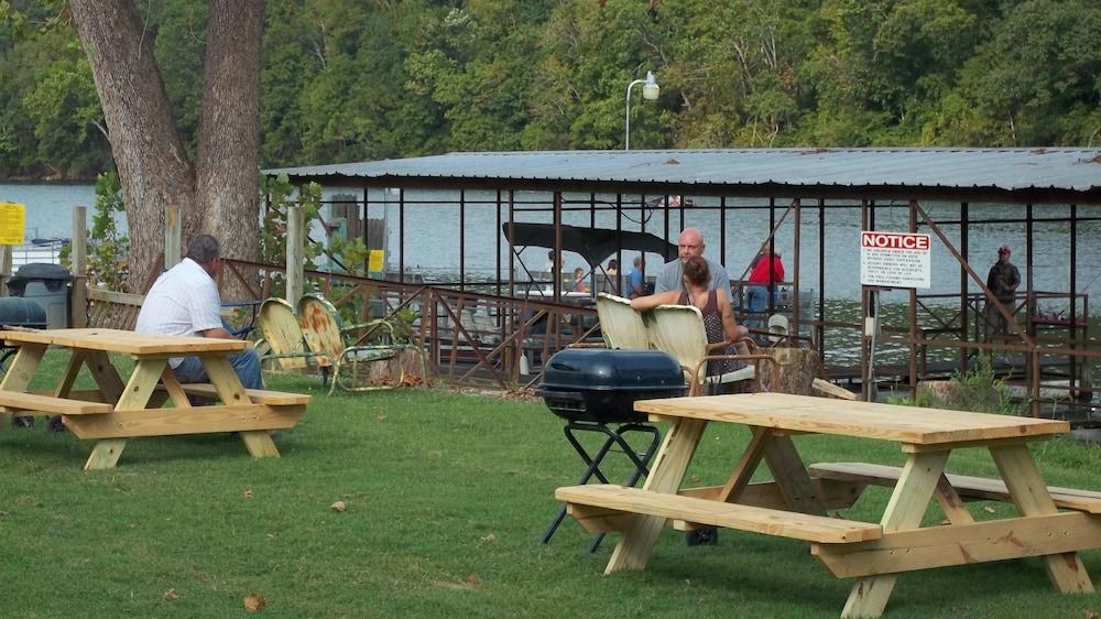 Taneycomo Lakefront Resort photo 22