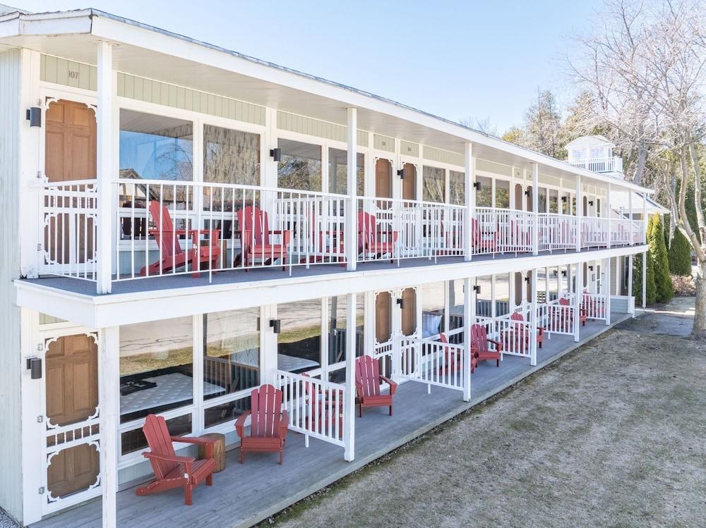 Spruce and Shore Motel photo 24