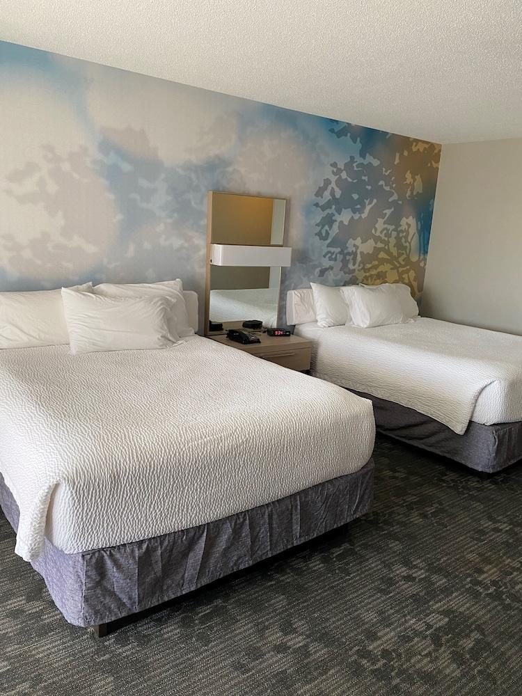 Courtyard by Marriott Raynham photo 13