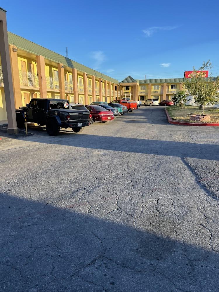 Del Rio Inn photo 14