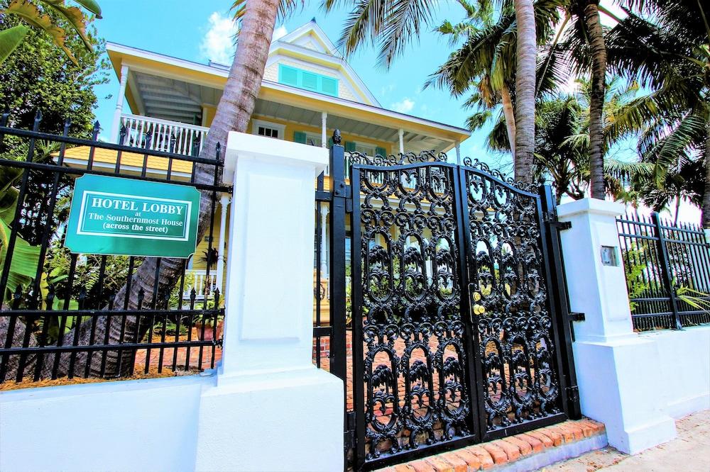 Southernmost House photo 67