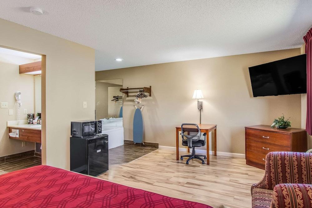 Econo Lodge Shelbyville photo 22
