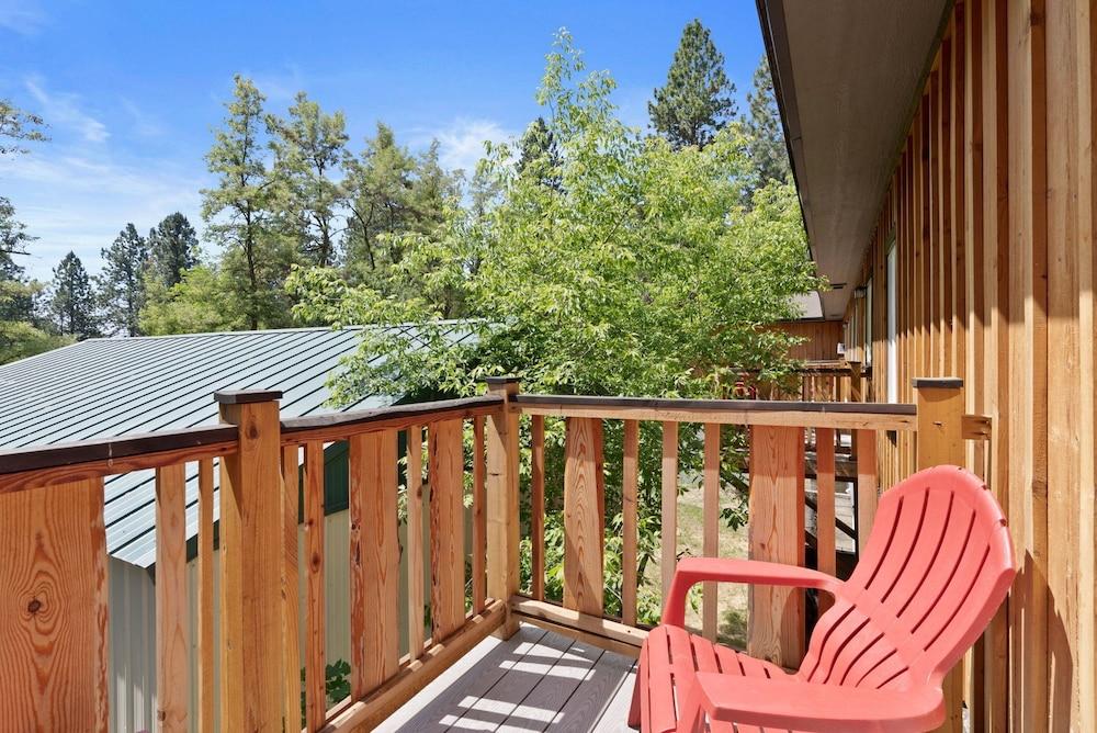 Lake Village Lodge photo 96