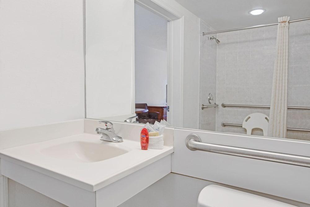 Clearwater Hotel photo 71