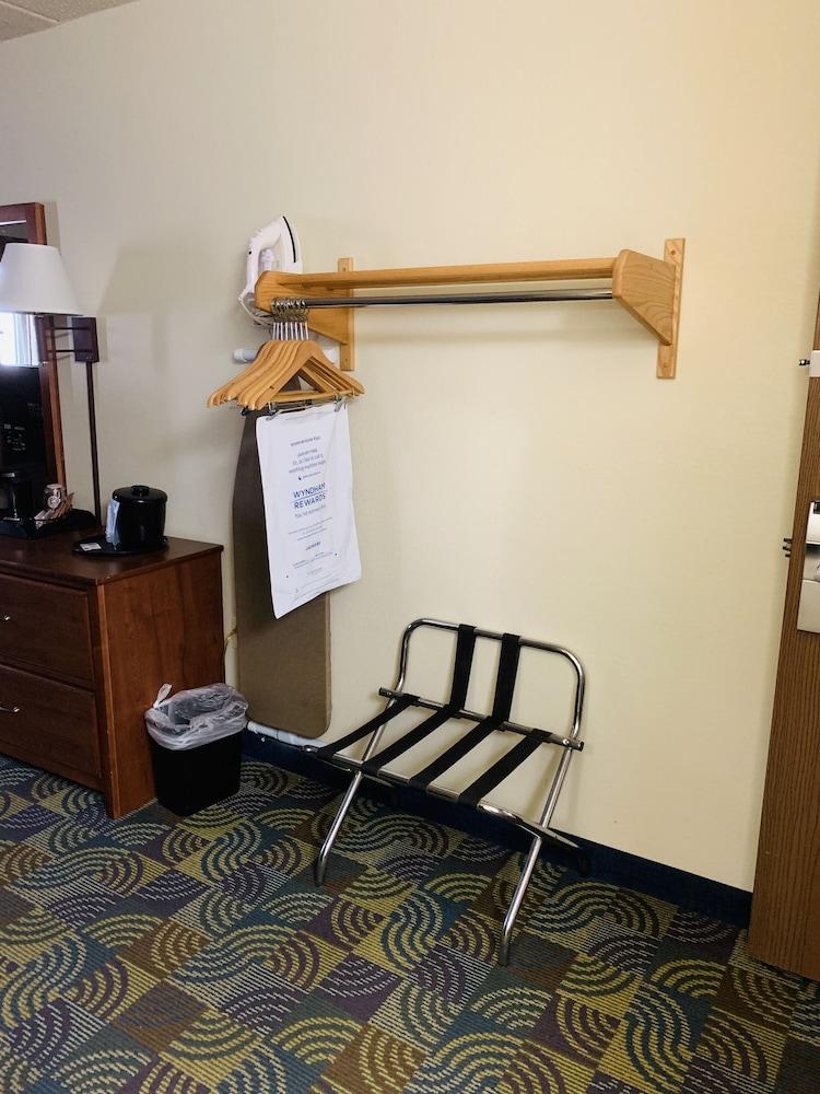 AmericInn by Wyndham Kewanee photo 28