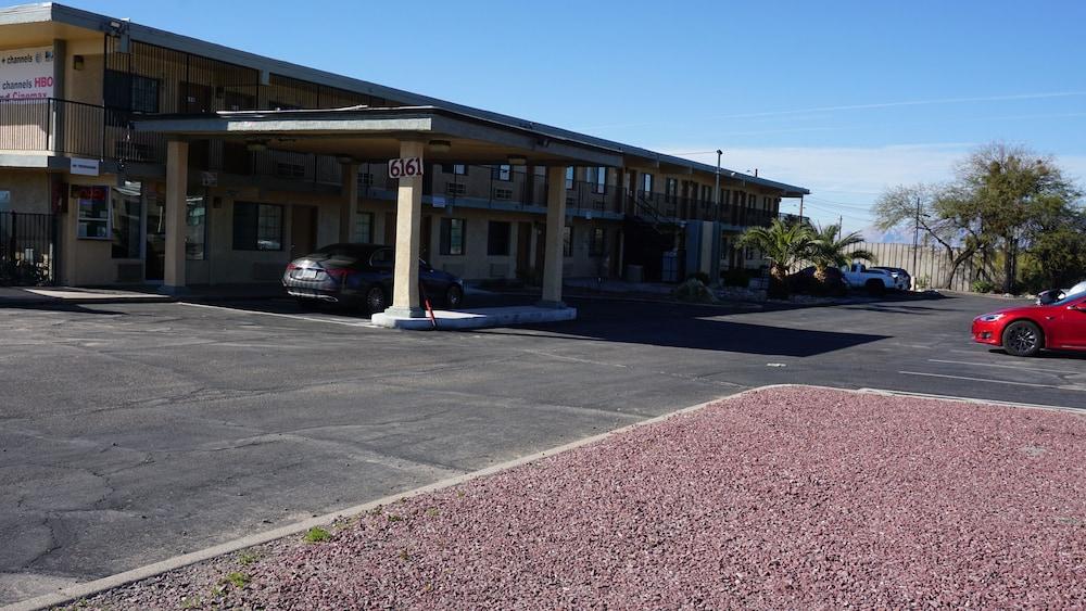 Red Roof Inn Tucson – Vail photo 4