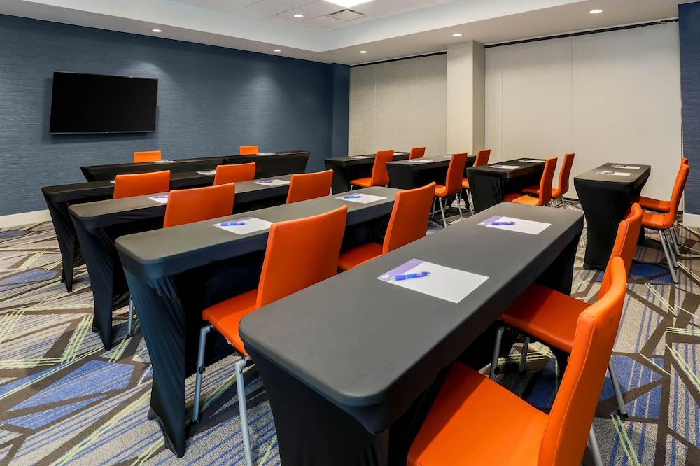 Holiday Inn Express & Suites Fort Worth Downtown by IHG photo 29