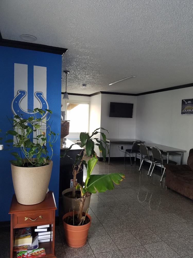 Indysouth western inn photo 9
