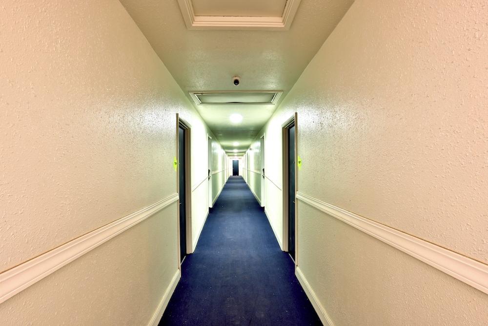 Americas Best Value Inn San Antonio Airport South photo 12