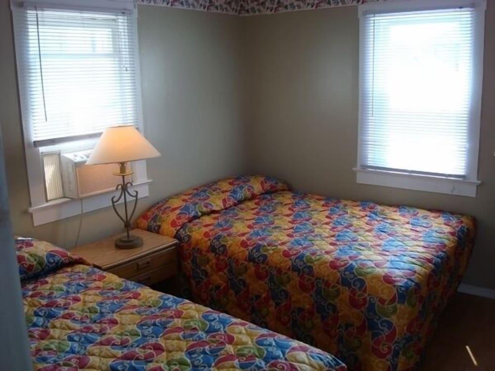 Four Winds Motel photo 10