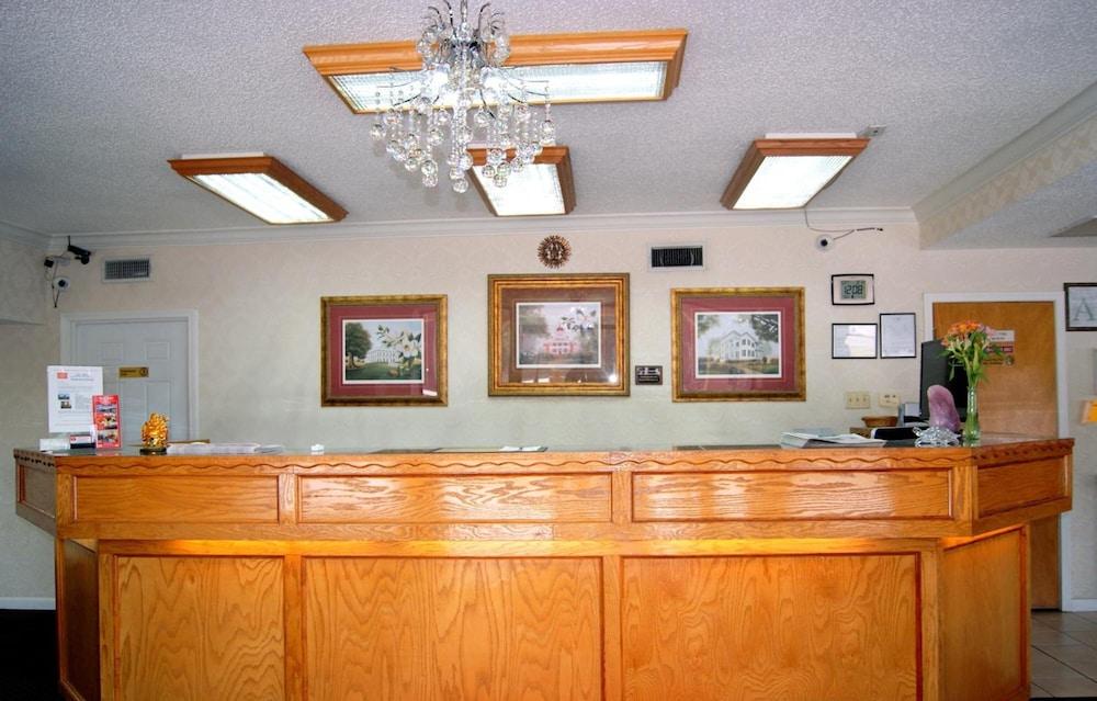 Red Carpet Inn photo 8