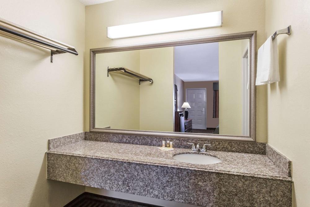 Days Inn by Wyndham Orange photo 16