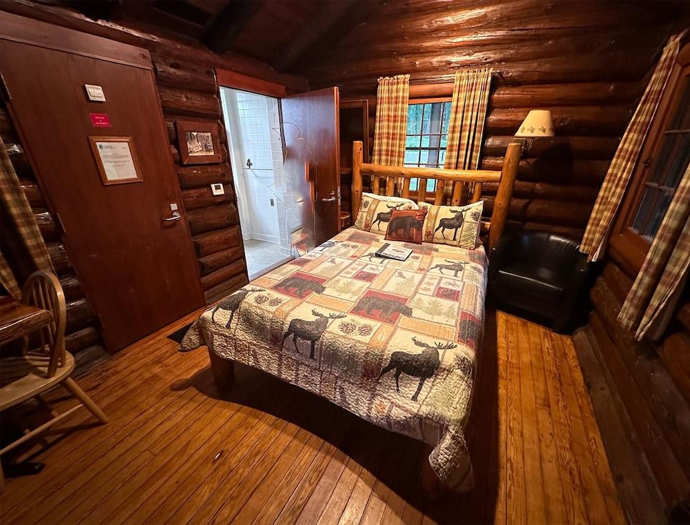White Pines Lodge photo 3