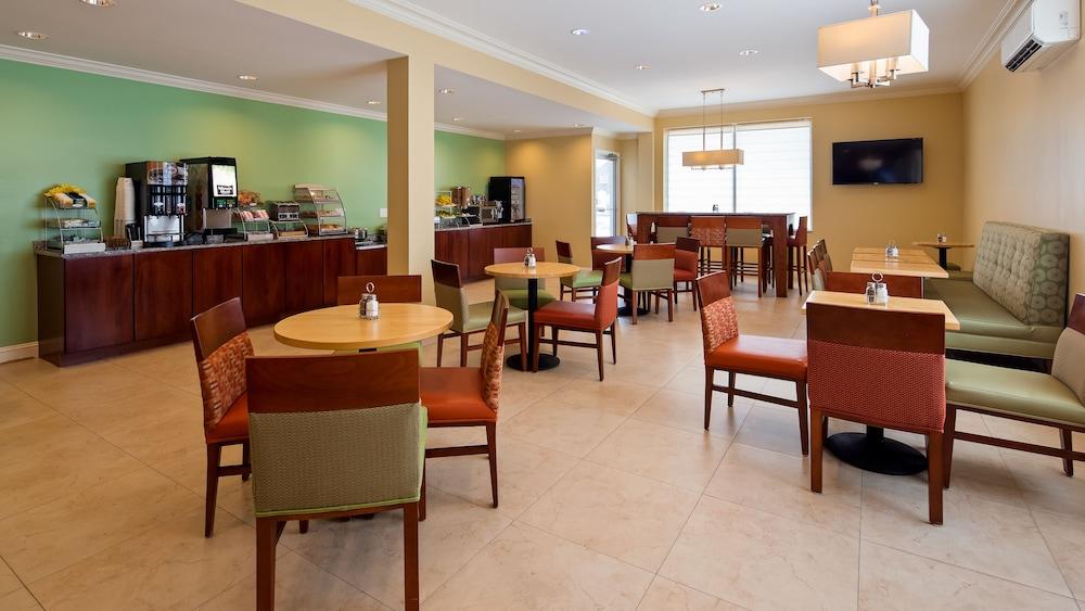 Inn on Storrs photo 18