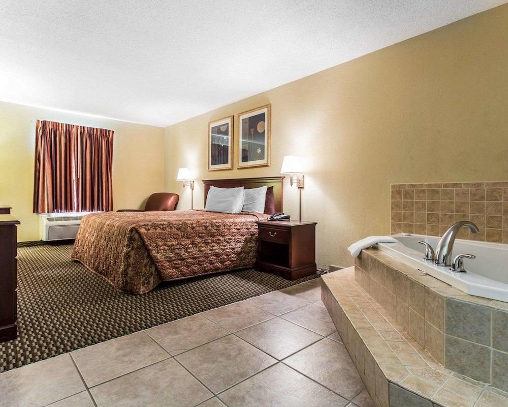 Country Hearth Inn & Suites photo 24