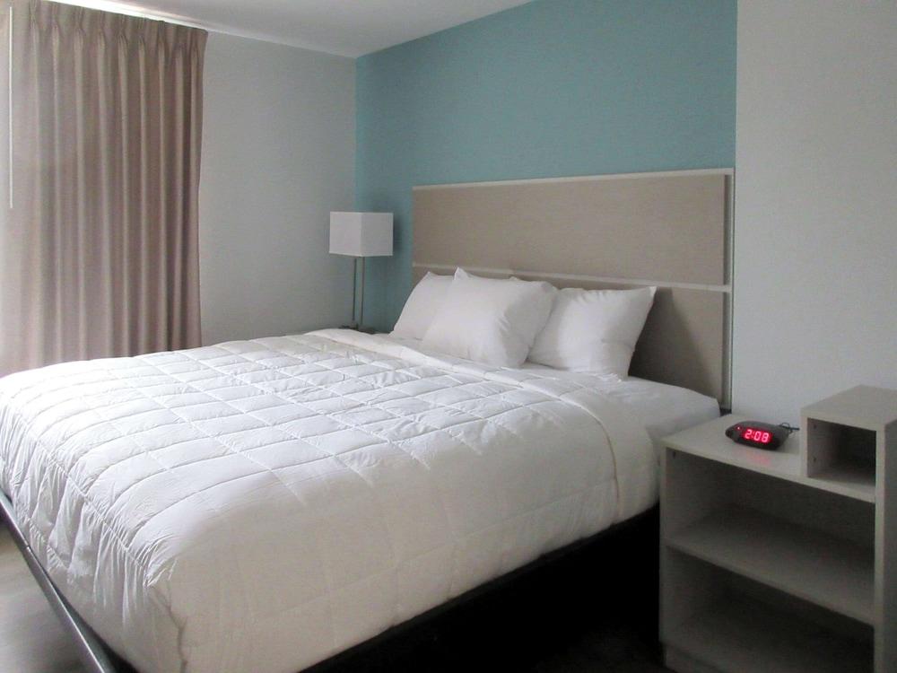 MainStay Suites Chesapeake - Greenbrier photo 6