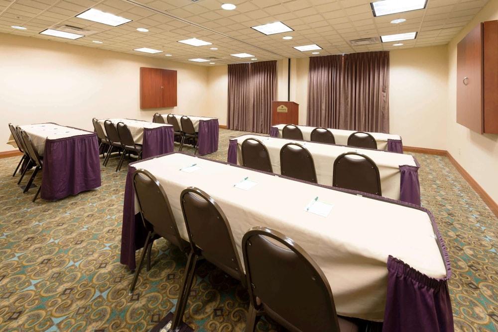 Wingate by Wyndham Erlanger / Florence / Cincinnati South photo 11