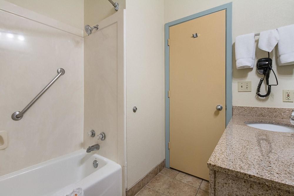 Quality Suites Temple I-35 photo 31