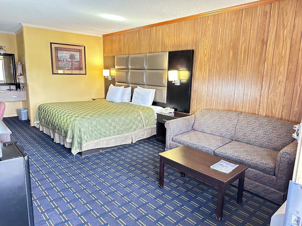 Rodeway Inn & Suites Plymouth Hwy 64 photo 24