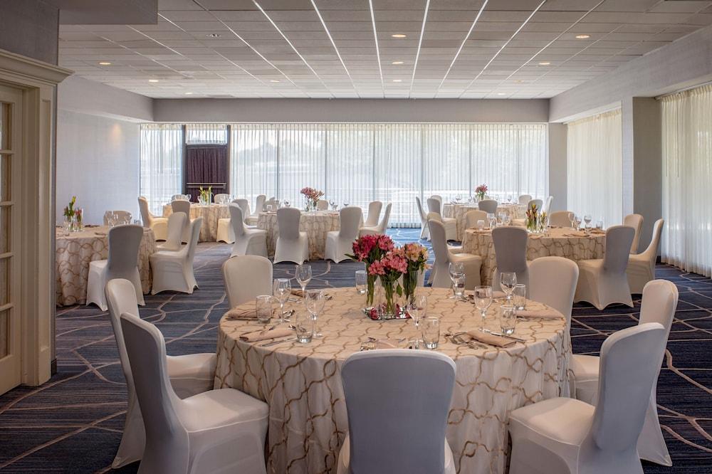 Sonesta Hotel Houston IAH Airport photo 11