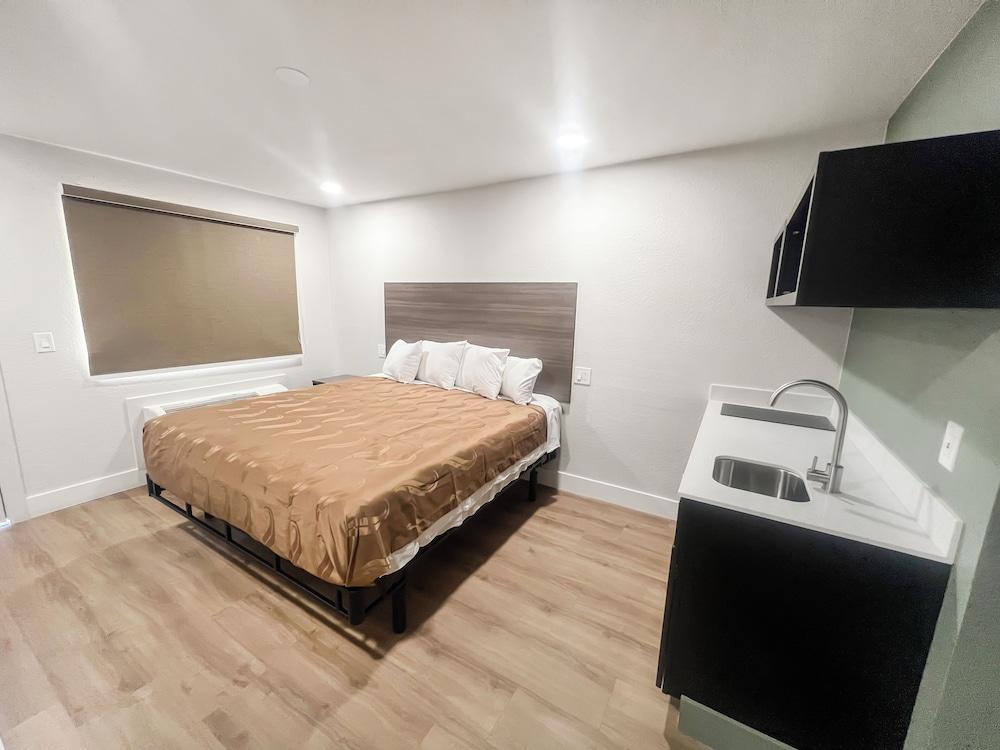Value Suites Extended Stay photo 6